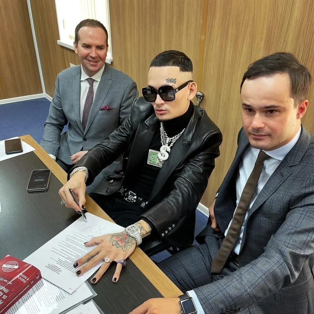 Моргенштерн признан иностранным агентом. Алишер моргенштерн рэперы россии. Музыканты внесенные в список иноагентов. Моргенштерн рэпер 2022. Рэперы в суде.