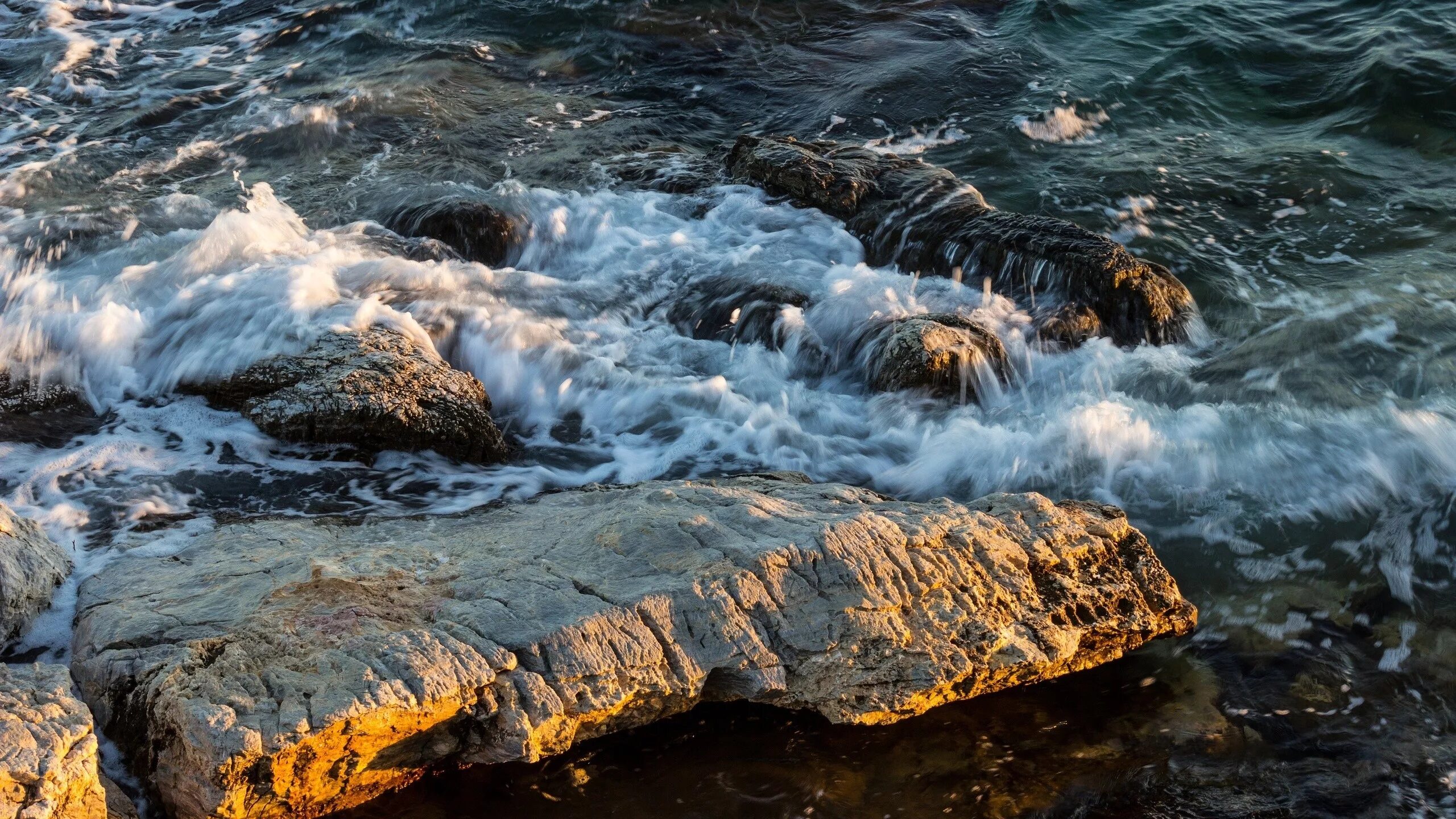 Море камни Прибой. Волна камни Прибой. Море камни волны. Вода побережье. Coast water