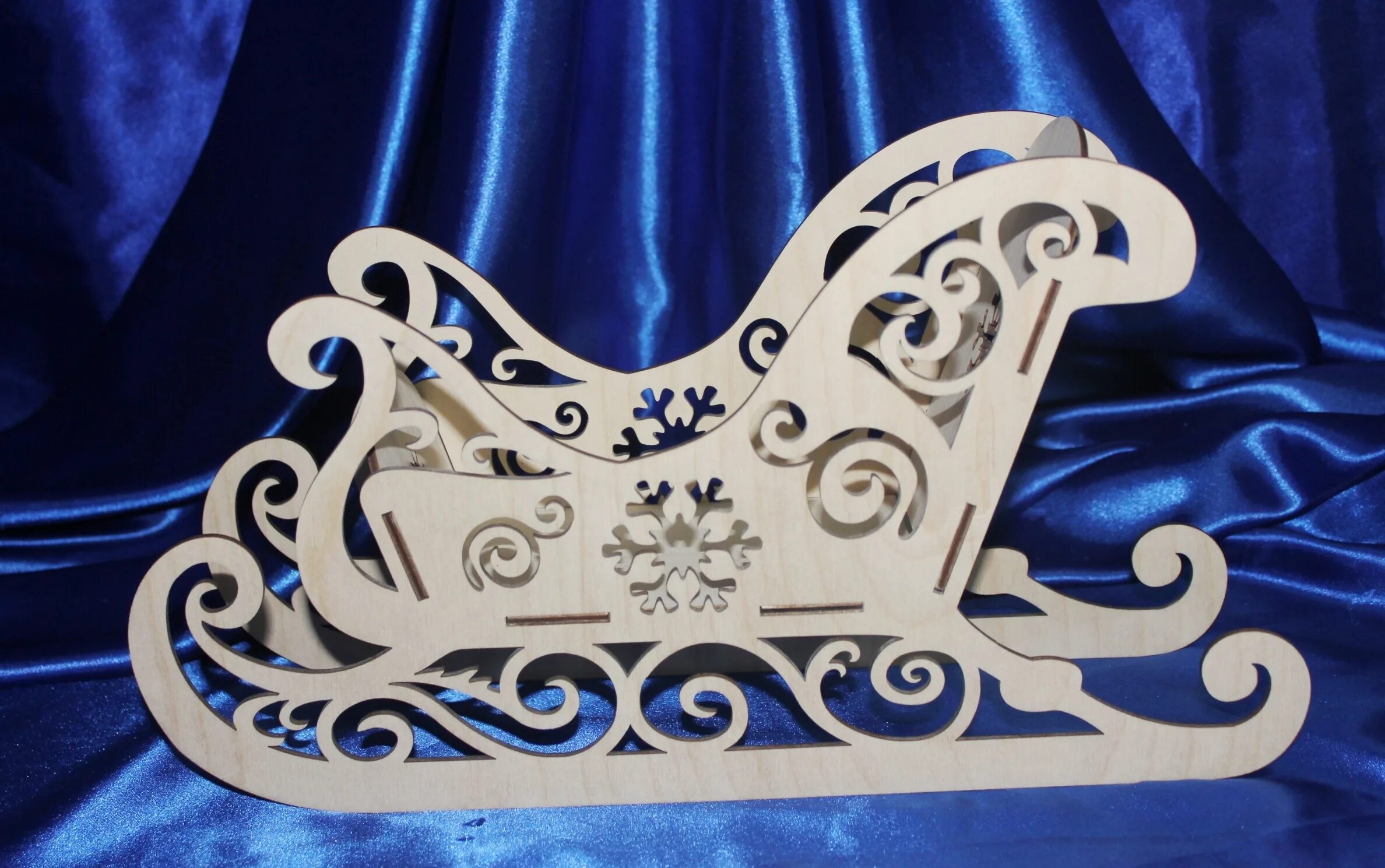 Сани из фанеры. Салазки из фанеры. Заготовка "сани резные со спинкой" h120см. Сани макет для лазерной резки. Сани макет для лазерной резки.