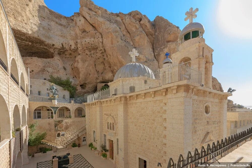 Святыни сирии. Маалюля монастырь святой феклы. Святыни сирии. Храм в маалюле маалюля сирии. Маалюля сирия монастырь святой феклы.