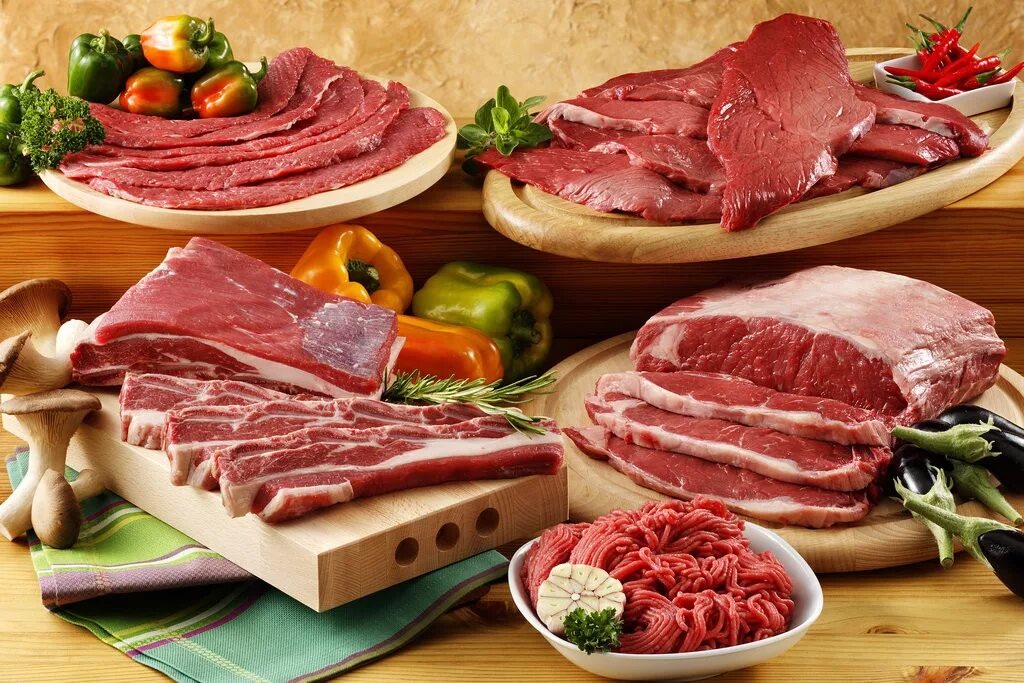 Как правильно свежее мясо. Мясо. мясо говядина. свежее мясо. мясо в ассортименте.