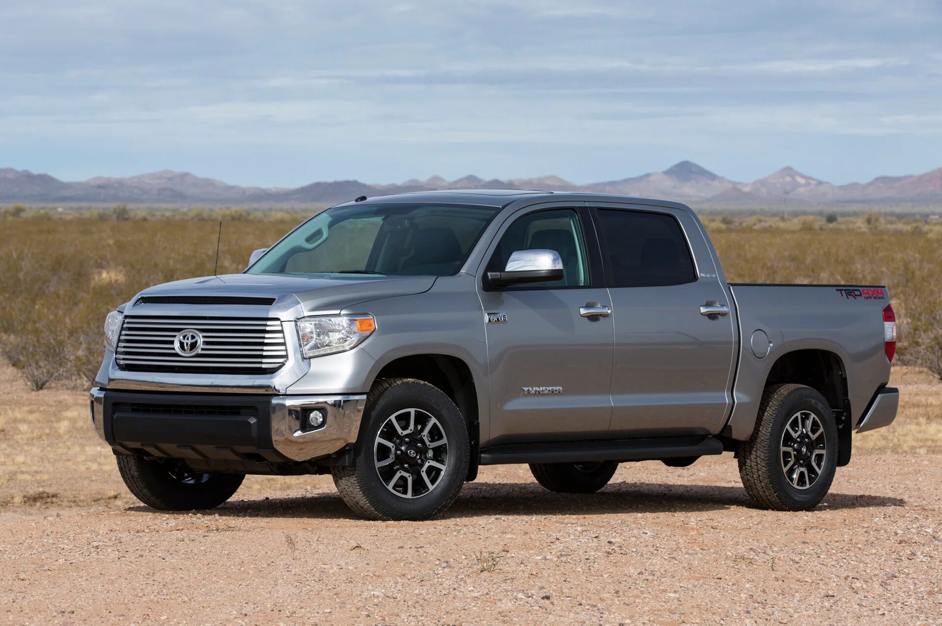 Купить б/у Toyota Tundra II CrewMax 5.7 AT (381 л.с.) 4WD бензин автомат в Санкт