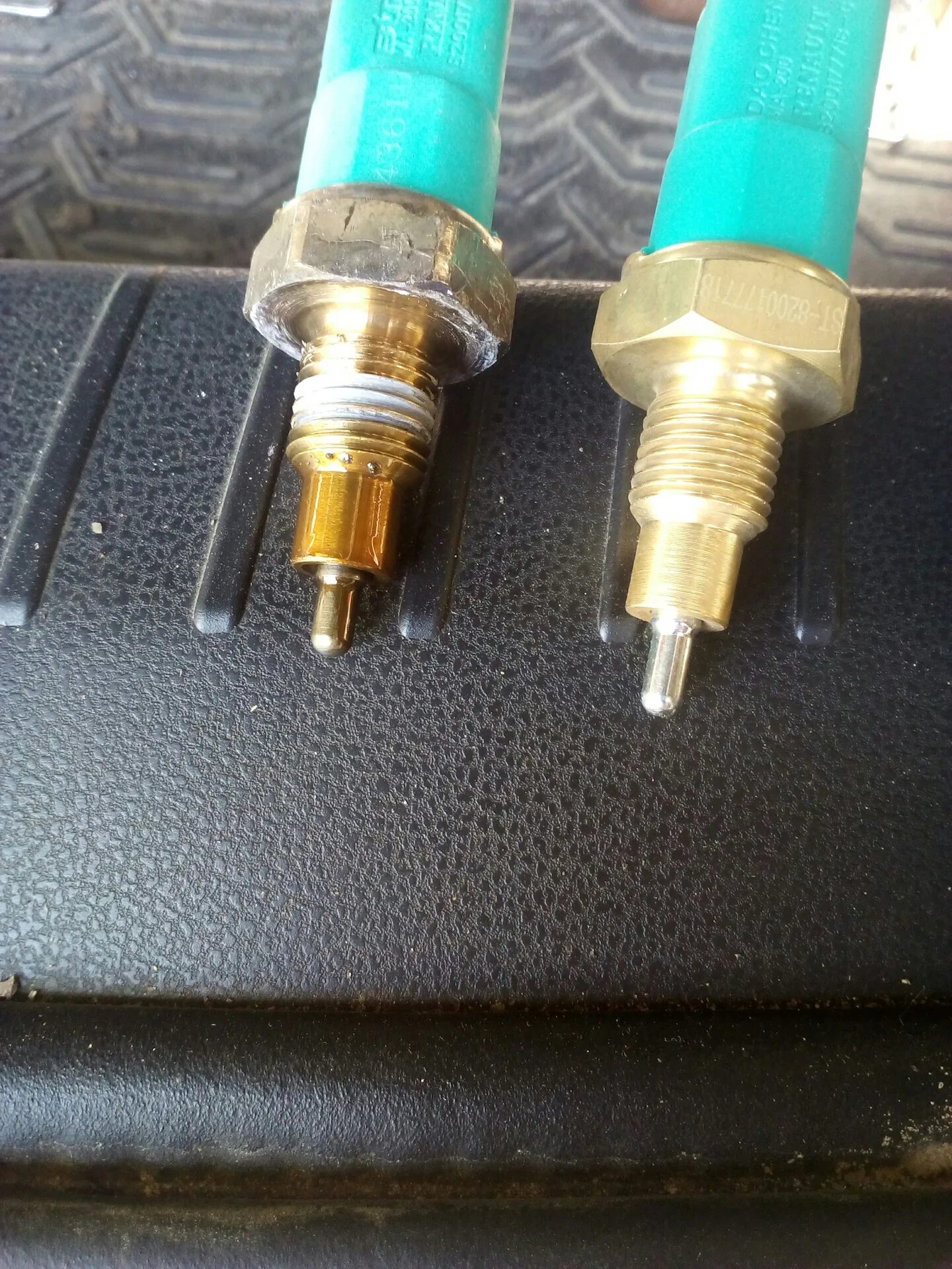 Датчик заднего хода ниссан кашкай j10 мкпп. Выключатель заднего хода ford. Датчик заднего хода ниссан кашкай 1. Датчик заднего хода кашкай 2. Датчик заднего хода кашкай j10.