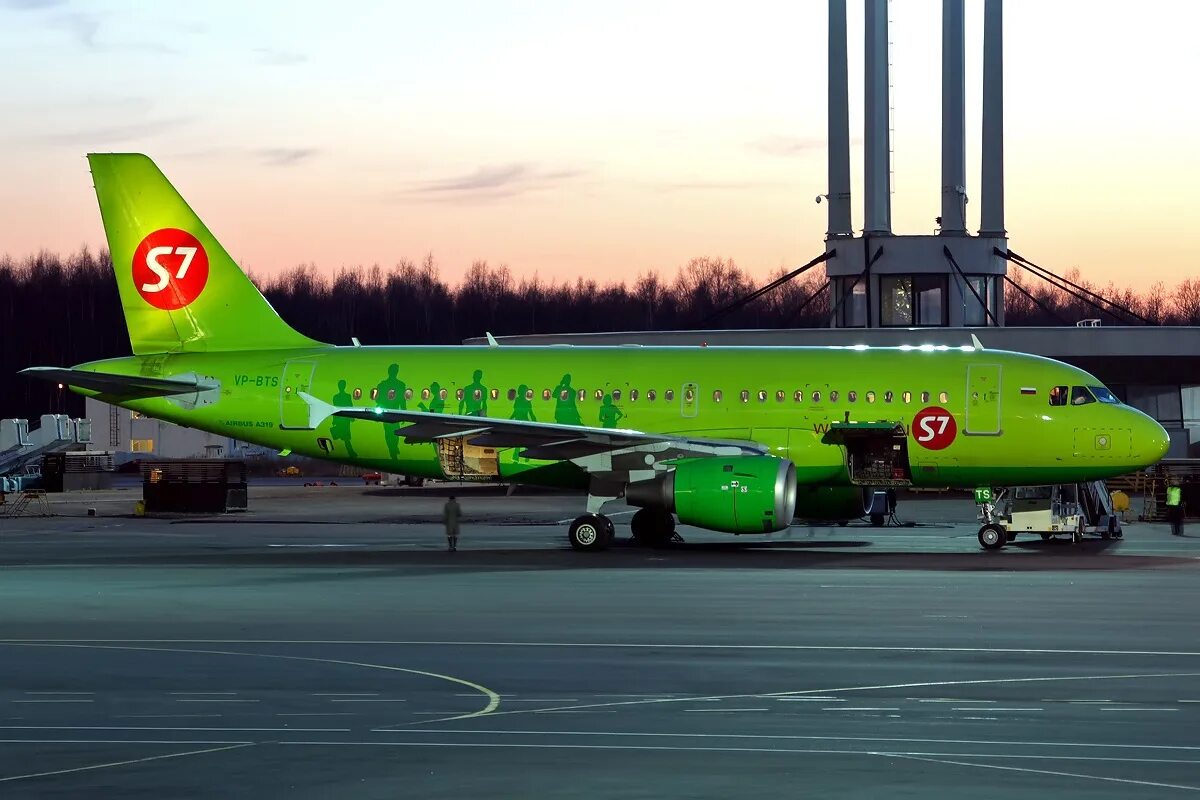 Самолёт s7 airlines 737. Самолет авиакомпания сибирь. Самолет авиакомпания сибирь. Самолеты авиакомпании сибирь. S7 airlines ливрея сибирь.
