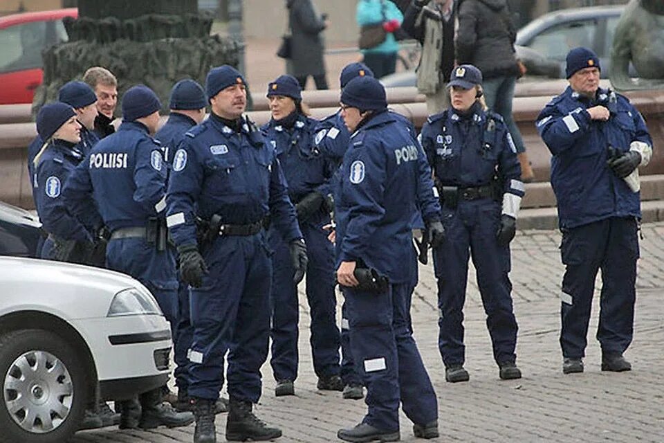 Безопасность финляндии. Полиция Финляндии. Форма полиции Финляндии. Финская полиция. Форма финских полицейских.