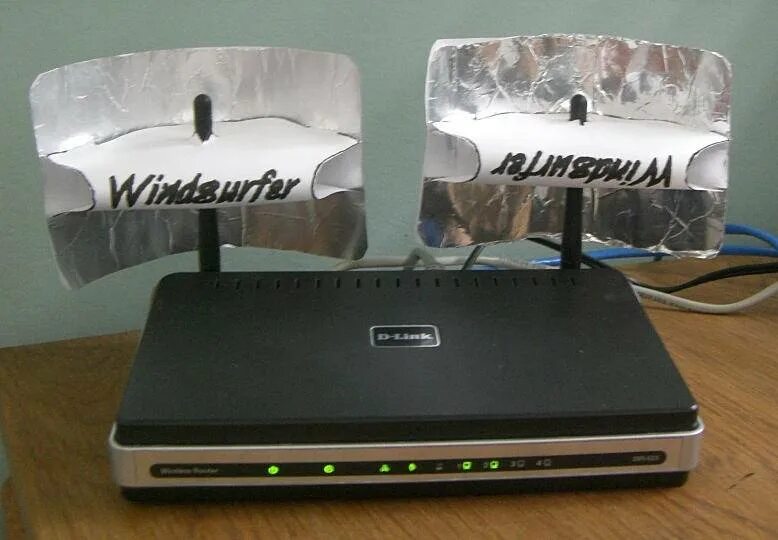 Слабый роутер. Усилить вай фай сигнал роутера. антенна усилитель wifi сигнала для роутера. wireless router wifi 2 антенны. отражатель сигнала роутера wi fi.