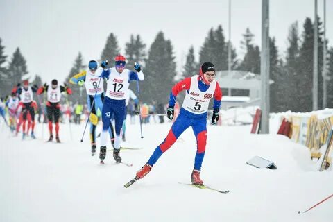 В соревнованиях по лыжным гонкам для обгона