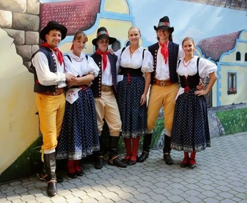 Народ Чехии. Национальный костюм Чехии. Чешский национальный костюм мужской. Чешский национальный костюм женский.