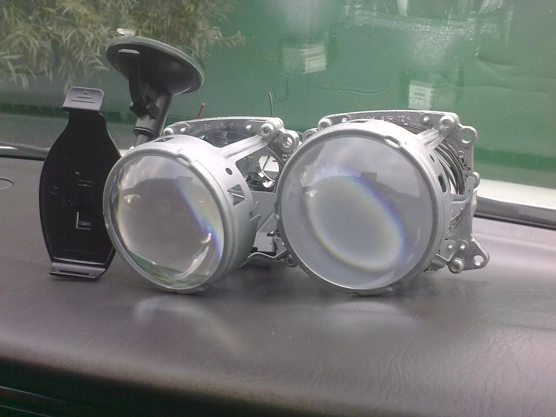 Какой линзу на тойоту. Линзы в toyota wish. Линзы камри 40. Какой линзу на тойоту. Линза hella corolla 120.