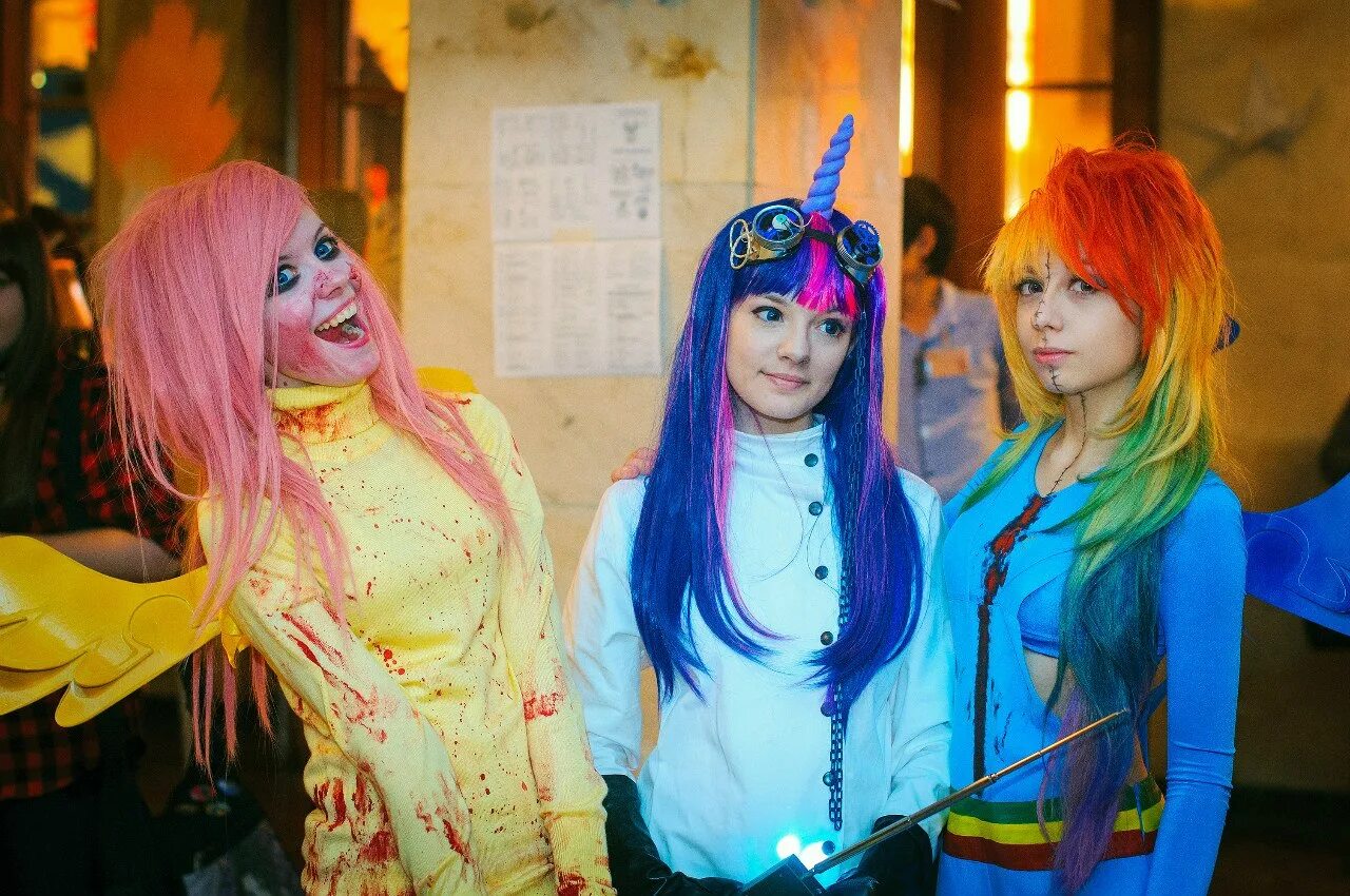 Косплей на маленькую. Литл косплей. Маленькая сестричка косплей. Косплей рейнбоу дэш. Литл косплей.