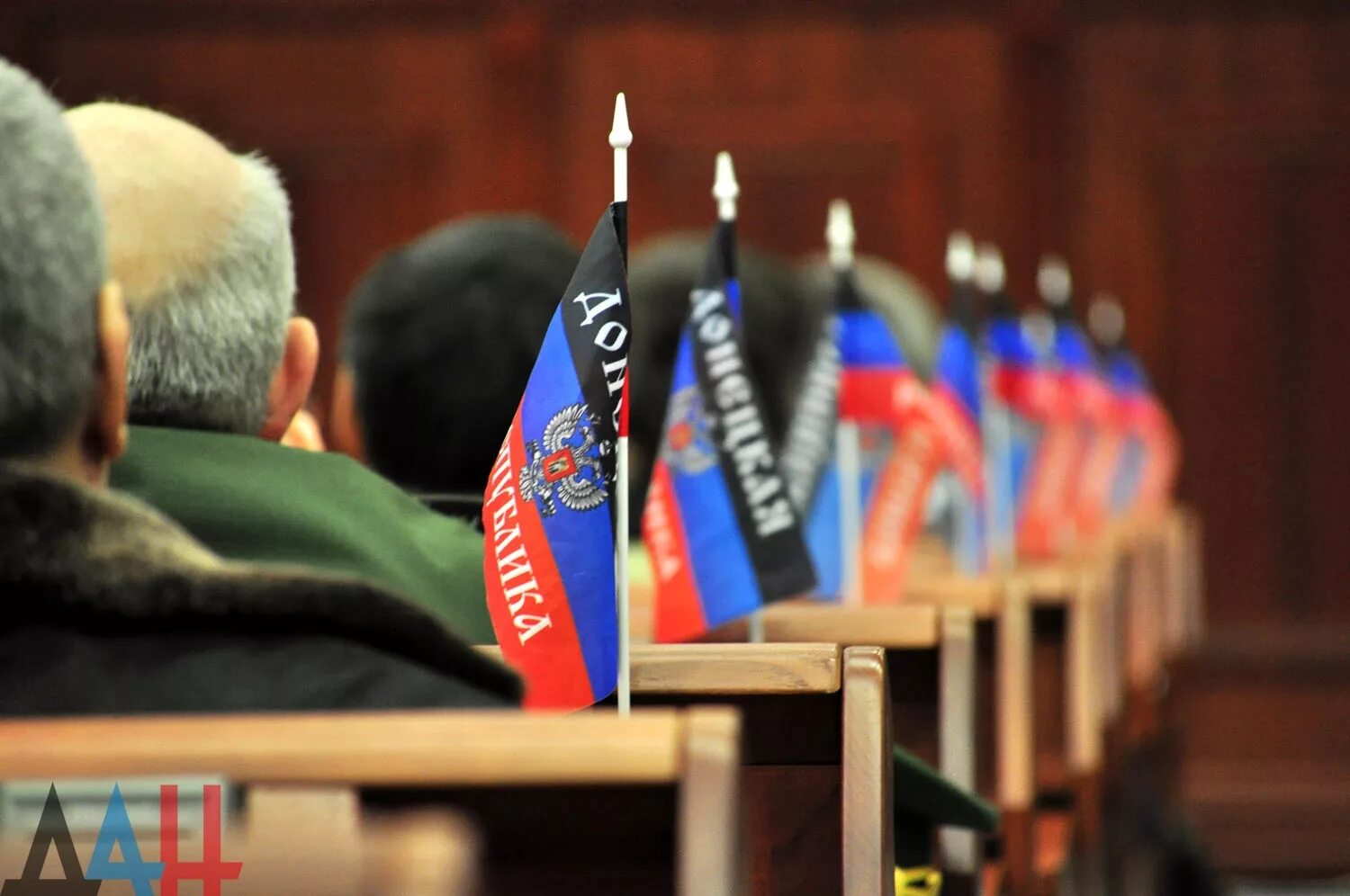 Депутаты днр. Народный совет днр. парламент днр. народный совет днр голосует. парламент луганска.