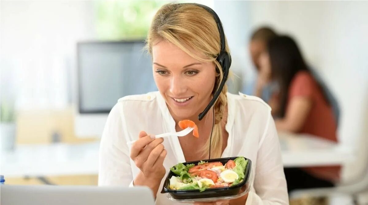 Перекус. Ланч в офисе. Перекус в офисе. Перекус в офисе. Завтрак в офисе.