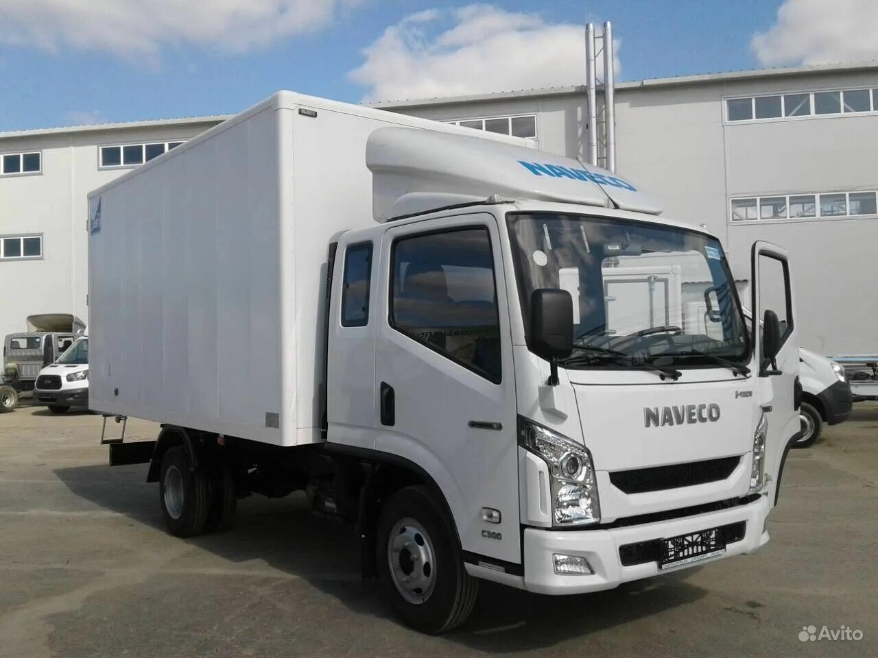 Грузовики бу 3 тонны. Naveco c300. Naveco c300 фургон. Naveco c300, 2015. Naveco c300 спальник.