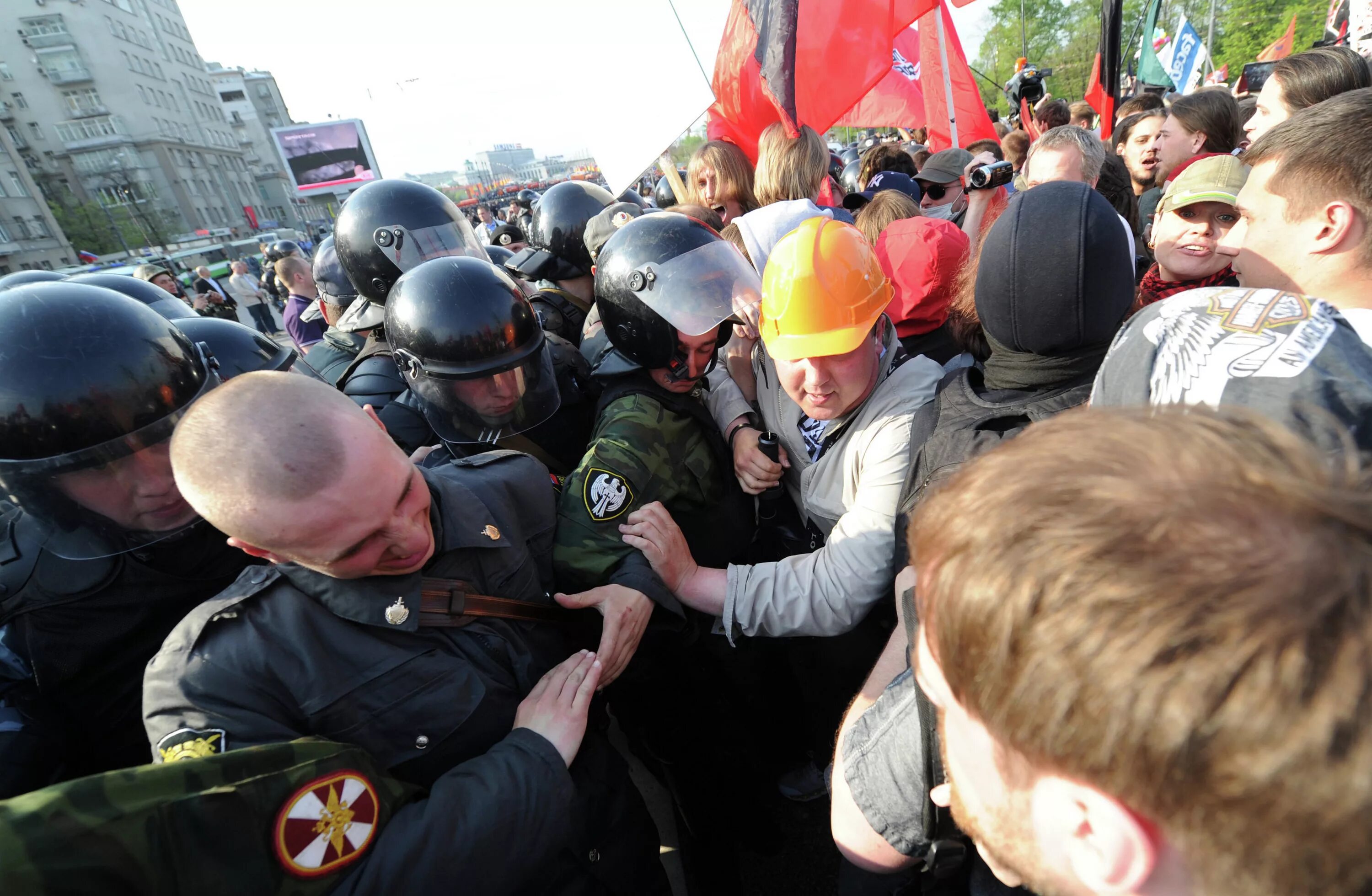 Митинг на болотной 2012. Болотная площадь митинг 6 май 2012. Болотная площадь май 2012. Беспорядки на Болотной площади 2012. 6 Мая 2012 Болотная площадь.