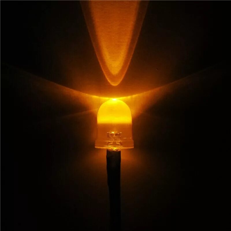 Светодиод оранжевый 12 в. Светодиод Amber+ Yellow. Диодные лампочки оранжевые. Светодиод светит. Светящиеся диоды