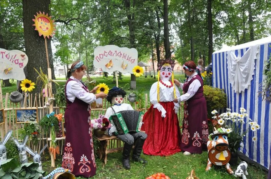 Оформление подворья на празднике. Украшения на день села. Сельские подворья на праздниках. День села украшение на улице. Сценарий мероприятия посвященного году семьи