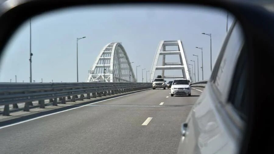 Крымский мост 2022. Какой транспорт пускают по Крымскому мосту. Фрг удар по крымскому мосту