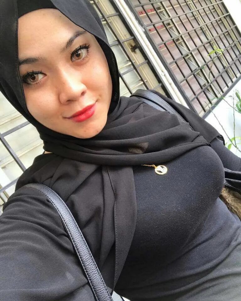 Хиджаб селфи индонезийка. Малай хиджаб. Jilboobs tetek. Сисястой в хиджабе Индонезия. Cerita dewasa istri