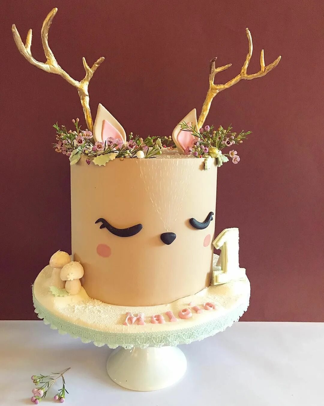 Декор торта с олененком. Олень тортик. Торт в охотничьем стиле. Deer cake. Олень тортик.