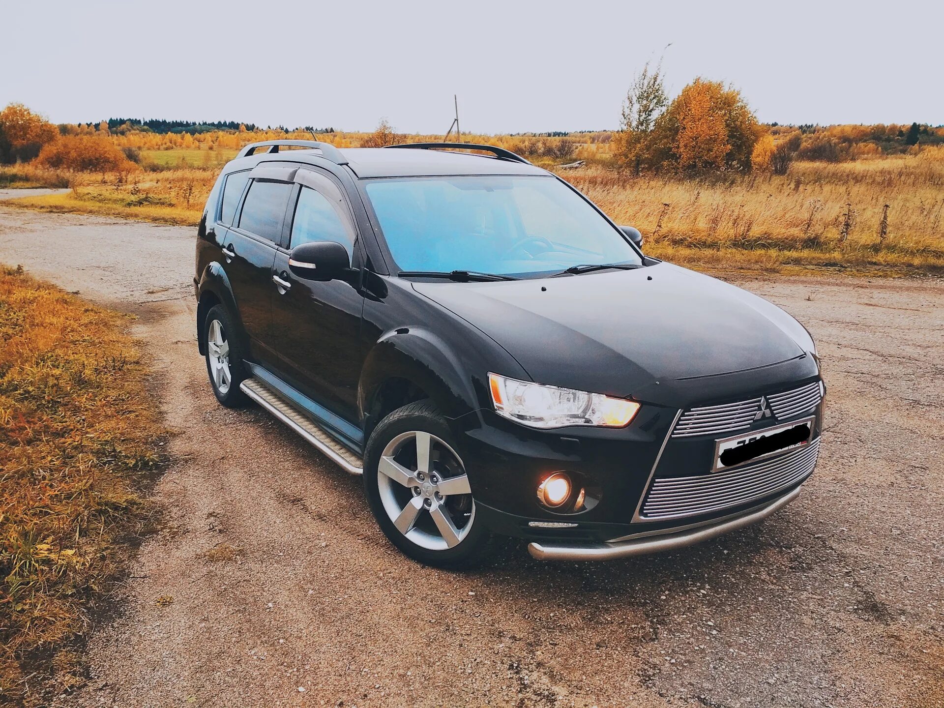 Mitsubishi outlander xl 2012. Mitsubishi Outlander XL 2011. Митсубиси Аутлендер IX L. Митсубиси Аутлендер 2.