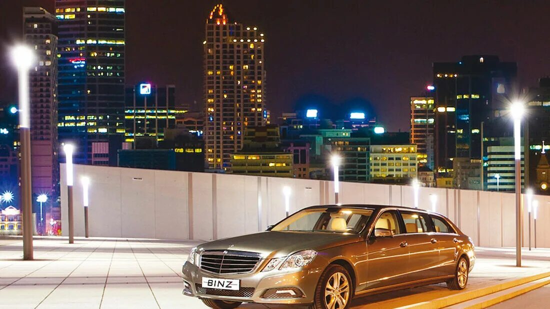 Шестидверный мерседес. Е212 лимузин\. Лимузин хаммер h2 лонг. Додж ram 3500 с закрытым багажником. Машины длиной 6 метров.