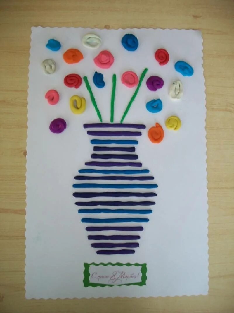Лепка вазы старшая группа. Лепка ваза с цветами. Ваза с цветами пластилин. Аппликация пластилином. Ваза из пластилина на картоне.