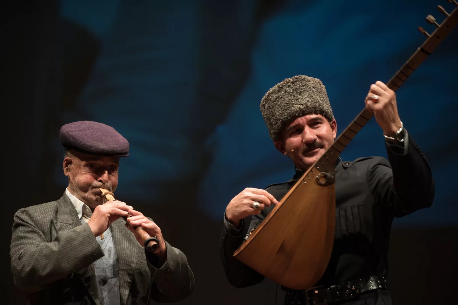 Слушать песню грузинское диско. Ашуги Балабан. Грузинские музыкальные инструменты. Грузинские музыканты. Балабан музыкальный инструмент.