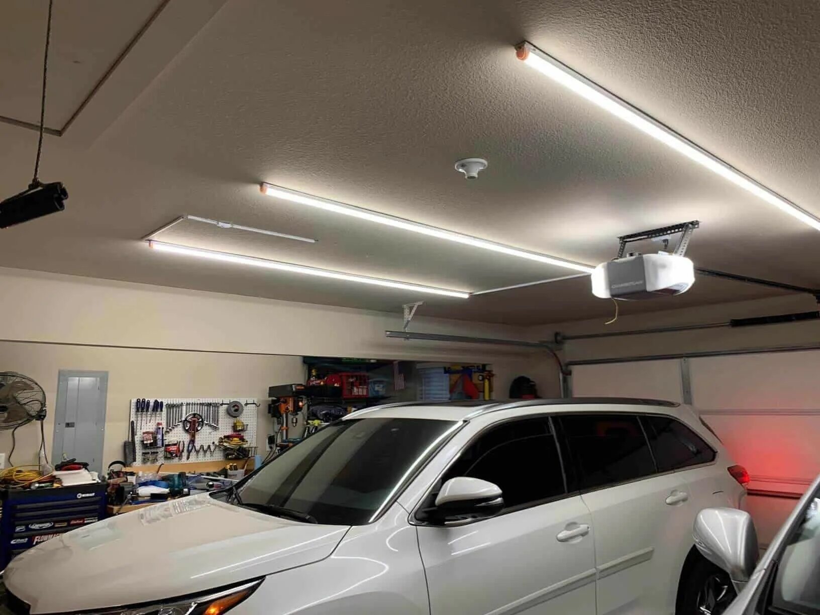 Светильник для гаража купить. Светильник светодиодный для гаража 220 вольт. Led Light k888. Светодиодные лампы в гараж. Светильник потолочный в гараж.