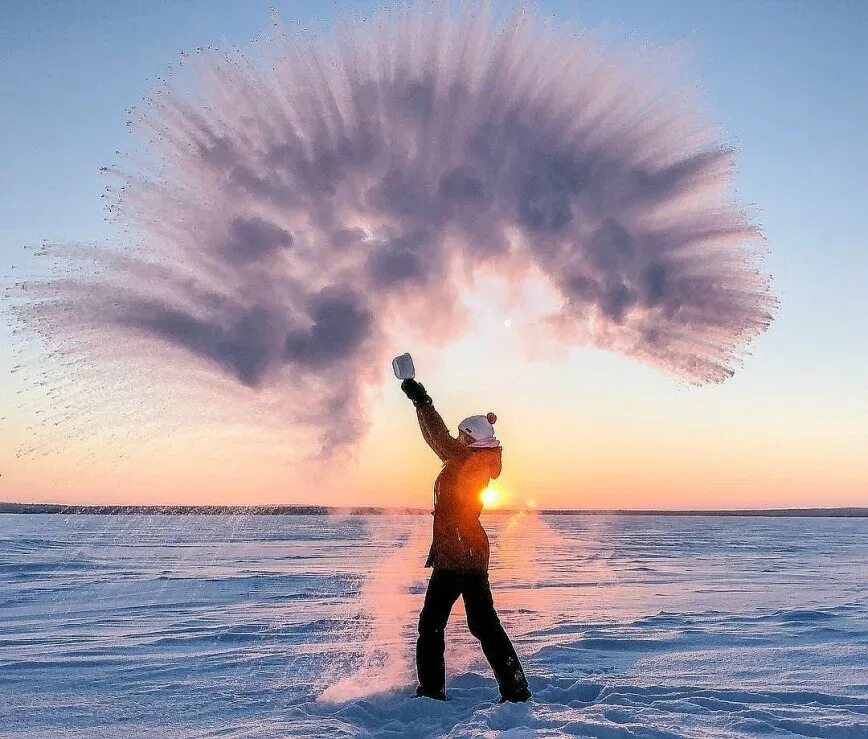 Холодная вода эффект. Деннис Осборн эффект Мпембы. Эффект Мпембы. Кипяток на морозе эффект. Горячая вода на морозе.