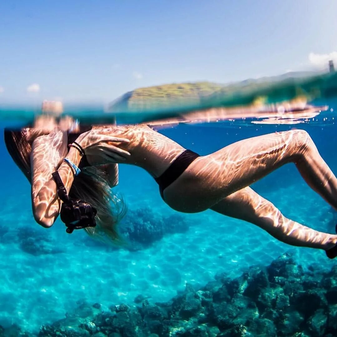 Девушка в воде. Девушка под водой. Фотосессия в воде. Девушка в воде фотосессия.