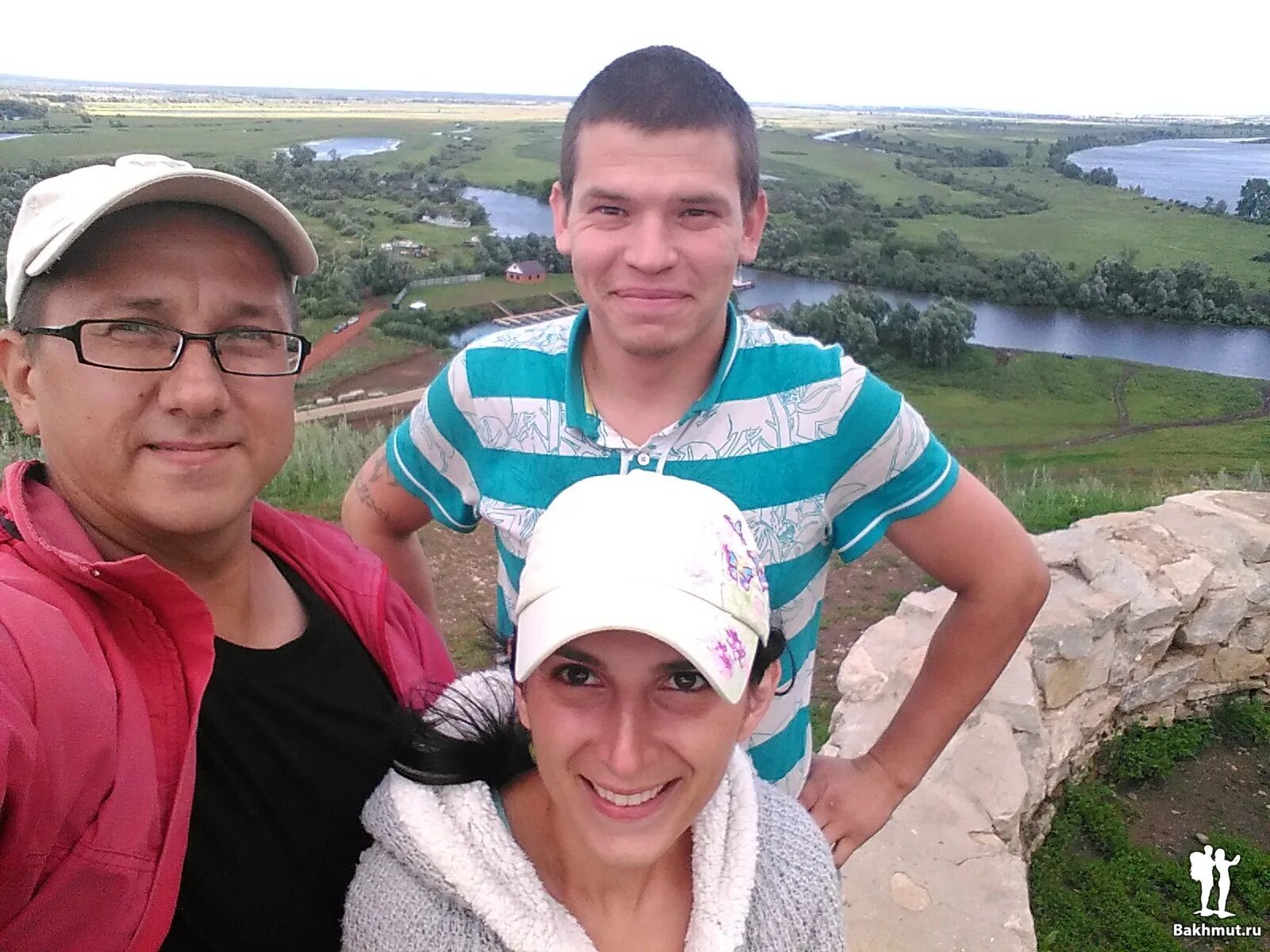 бахмут город в украине до войны. мурат тхагалегов едем в соседнее село. бахмутов нами. песня еду в бахмут. песня еду в бахмут.