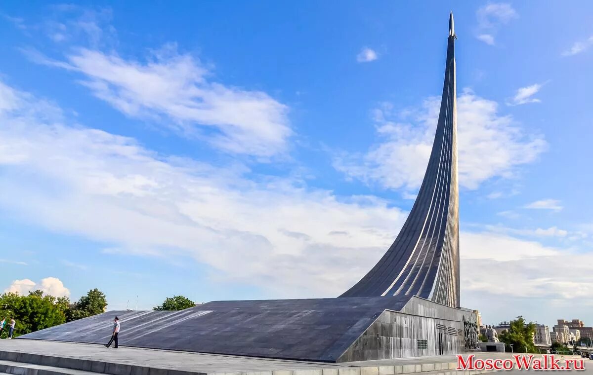 Монумент покорителям космоса на вднх. Памятник космонавтики в москве. Памятники покорителям космоса у вднх в москве. Памятник космонавтики в москве. Памятник космонавтики в москве.