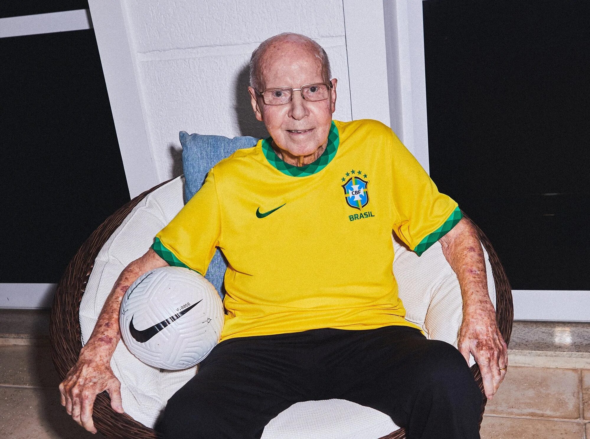 Загалло марио сейчас. Марио загалло бразильский футболист. Жюст фонтен 1958. Загалло футболист. Футболист марио загалло.