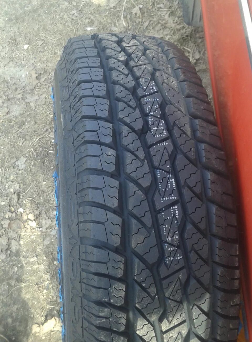 215 75 R15 Максис 771. 215/75 R15 Maxxis. 205/75r15 Maxxis at-771 97t. Джип едет близко картинка Maxxis at771.