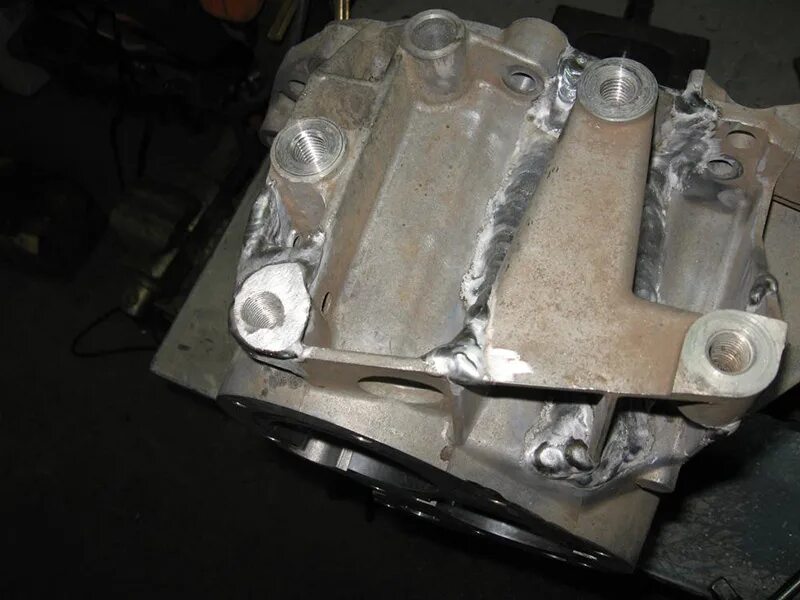 Сварка блока цилиндров алюминий аргоном. Сварка кпп аргоном. Сварка аргоном кпп газ 3302. Сварка кпп. Аргон сварка алюминия коробка.