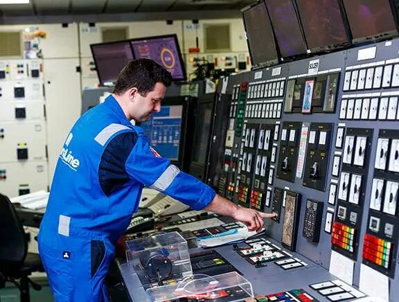 Engineering officer. Engineer main. Trainee marine engineer. Engineering officer. Морской инженер.
