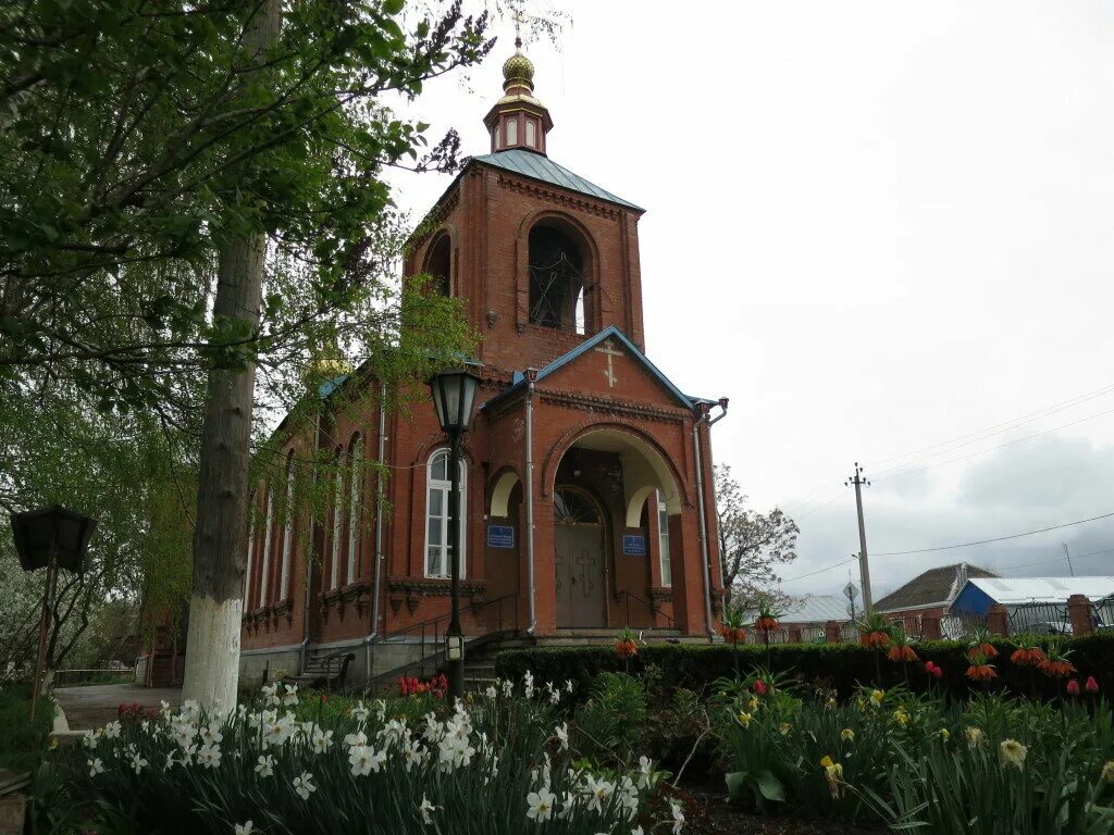 Приход больший. Храм село Успенское Краснодарский край. Успенский храм Краснодар. Успенская Церковь село Успенское Краснодарский край. Село Успенское Успенского района Краснодарского края.