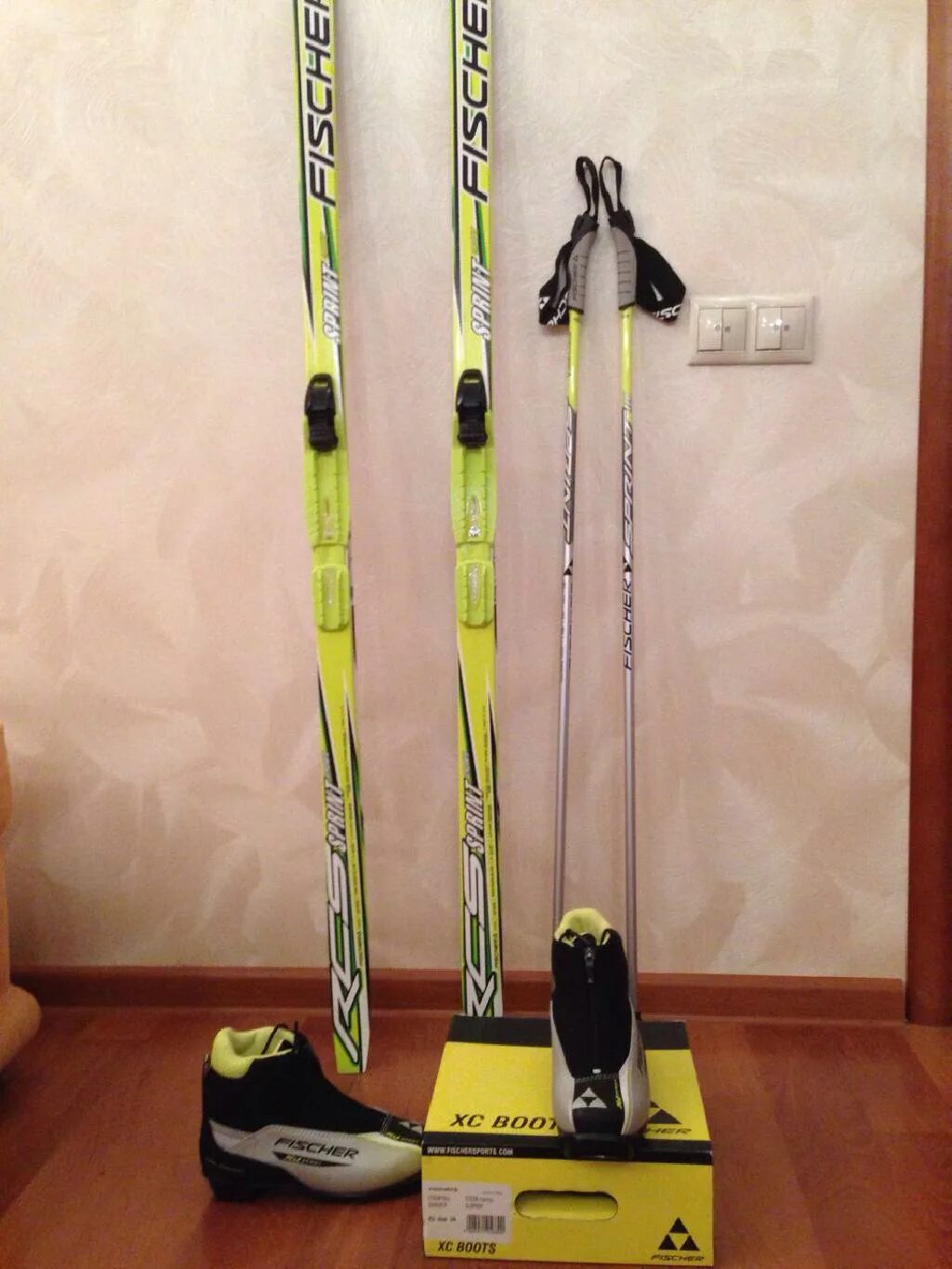 Беговые лыжи Fischer 2022. Лыжи Fischer RCS Sprint 170 см. Лыжный комплект Fischer 20132. Лыжи беговые Фишер салатовые.
