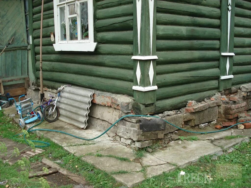 Как поднять фундамент дома. Поднятие старого деревянного дома. старый фундамент. фундамент старого деревянного дома. отремонтировать фундамент деревянного дома.