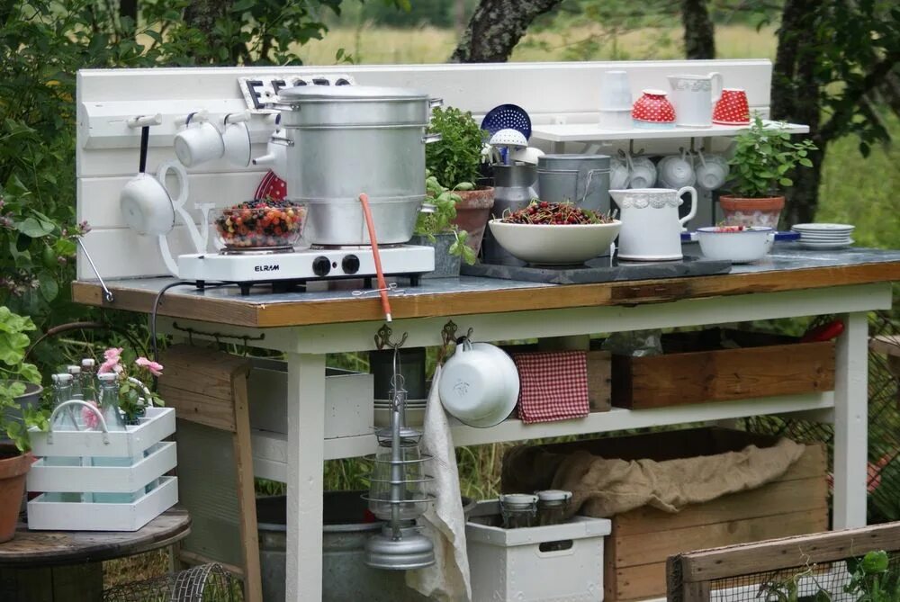Мытья посуды даче. Летняя кухня Новатор. Дачная летняя кухня. Летняя мойка для посуды на даче. Стол для летней кухни.