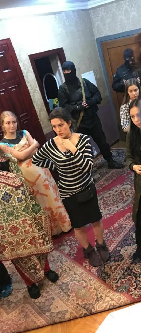 Битва экстрасенсов секта шамбала. Ашрам шамбала секта. ашрам шамбала жрицы. секта 90 ашрам шамбала.