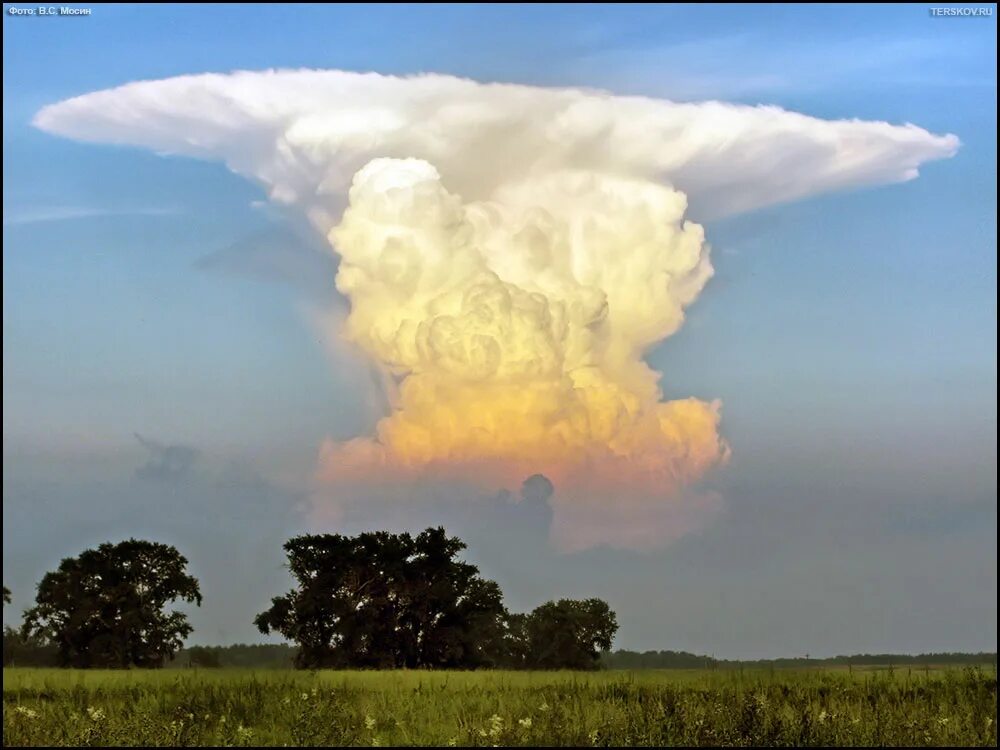Воздушный ядерный взрыв. Воздушный взрыв ядерного оружия. Облако ядерного взрыва. Облако в виде ядерного взрыва.