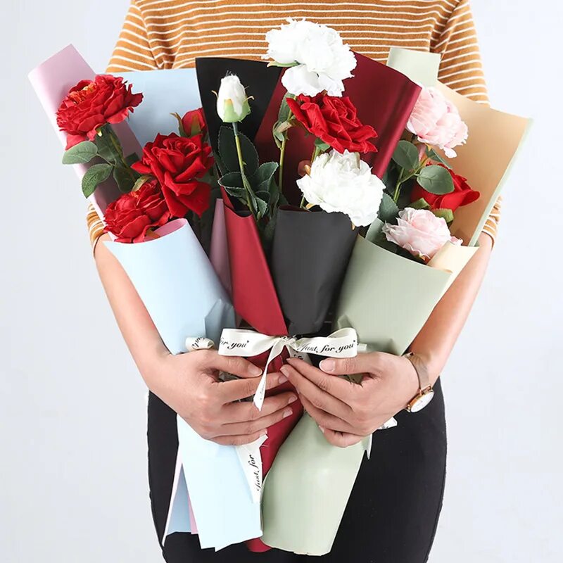 Во что упаковывают цветы. Корейская упаковка для цветов. Красивая упаковка букета. Красивая упаковка для цветов. Бумажная упаковка для цветов.