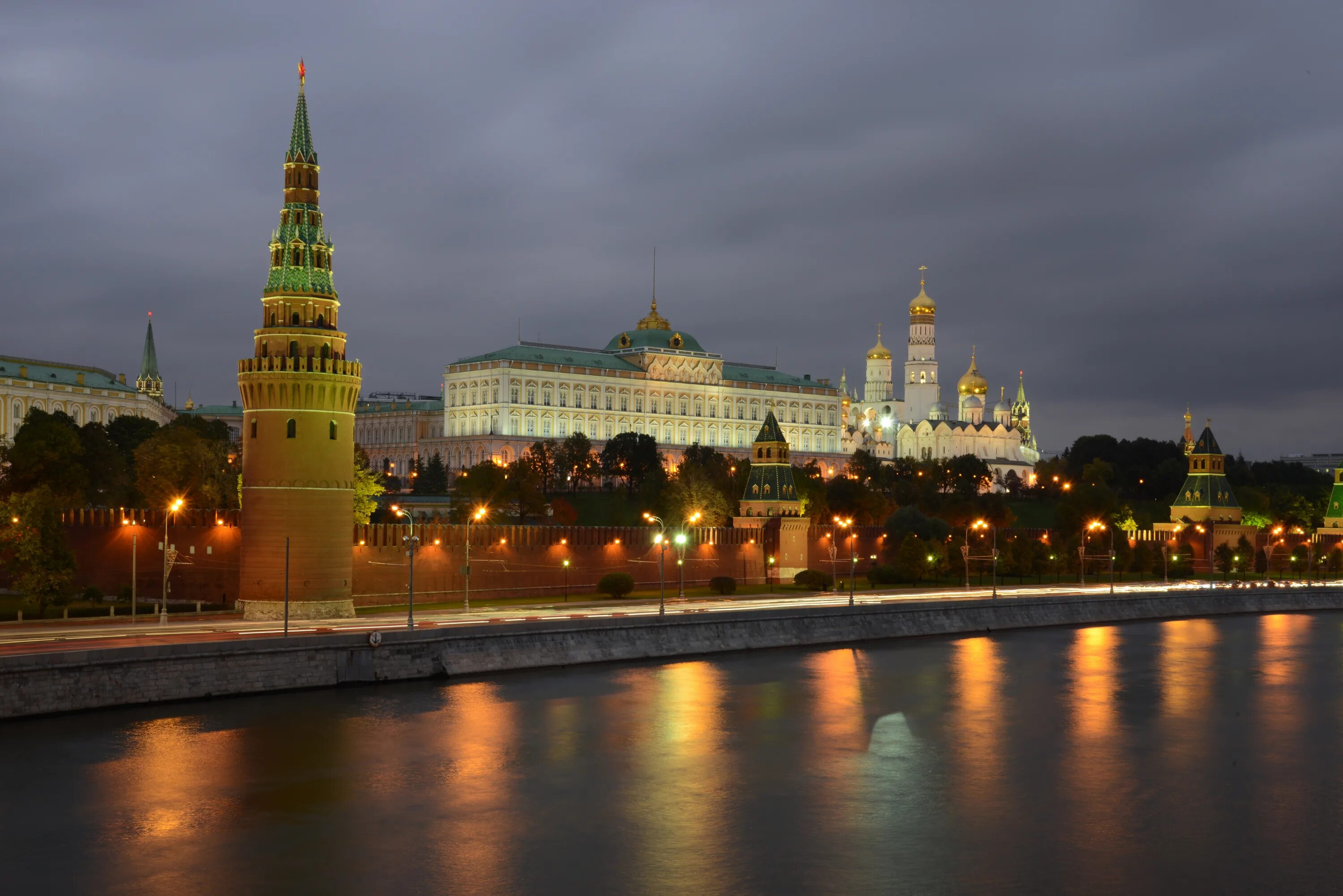 The word kremlin. Ночной Кремль. Красивые виды Кремля. Ночная Москва.