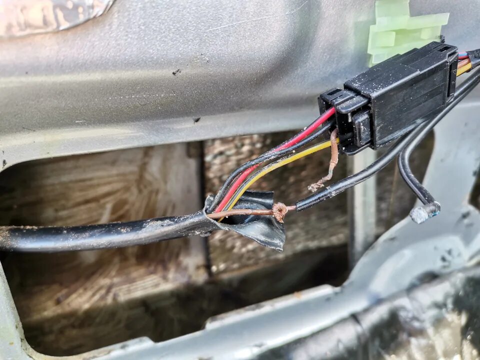 Блок центрального замка лада приора. Провода блока центрального замка приора 2008. Приора где блок центрального замка. Приора где блок центрального замка. Приора где блок центрального замка.