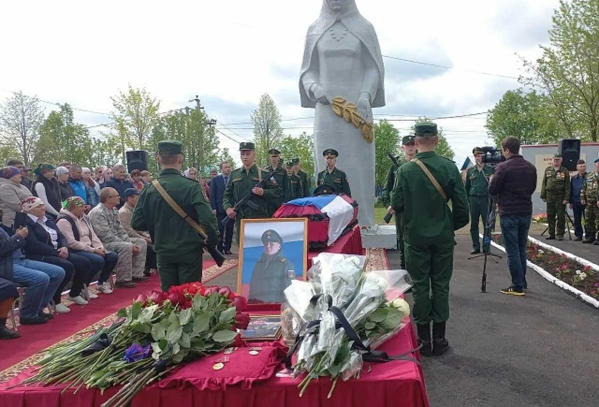 Умершие в белорецке. Похороны погибшего в спецоперации. Похороны с воинскими почестями.