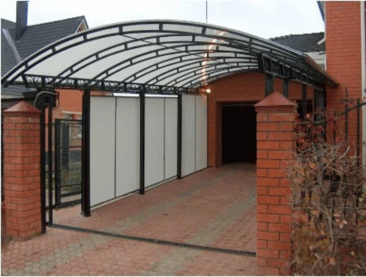 Навес для машины в частном доме. Навес для машины в частном доме. Навес перед домом. Навесы для автомобилей перед гаражом. Навес под авто.