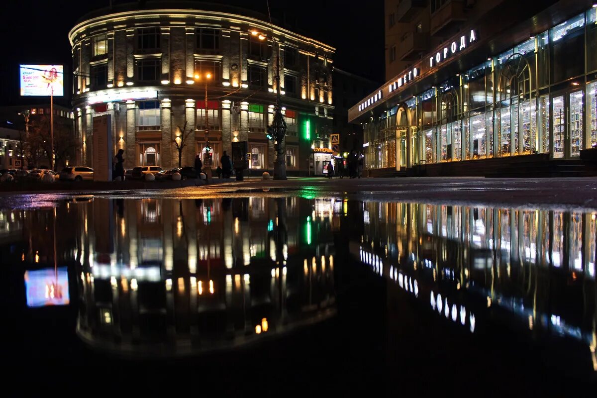 Советская площадь воронеж вечером. Купол воронеж ночь. Ночная набережная воронеж. Ночной воронеж в отражениях. Ночной воронеж фото.