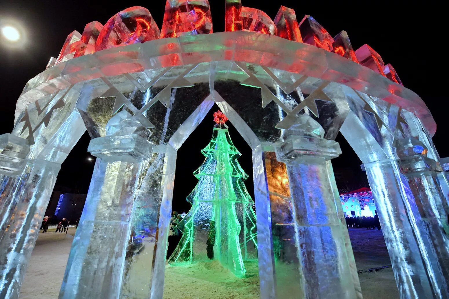 Ледовый городок ижевск на центральной площади. Парк кирова ижевск каток. Парк березовая роща каток. Куда можно сходить в ижевске зимой. Березовая роща козий парк ижевск.