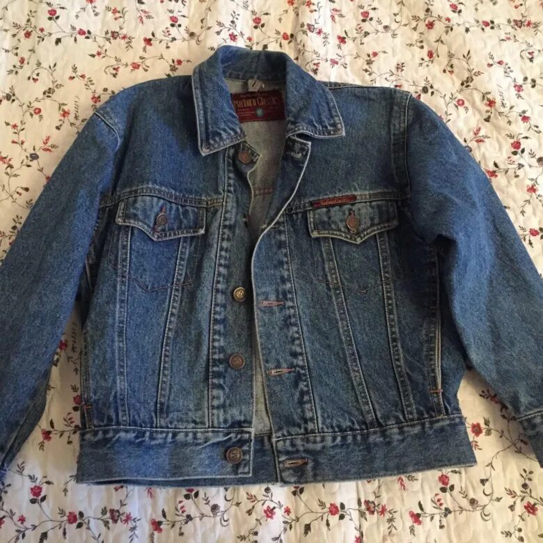 Джинсы wrangler arizona мужские w36 l34. Джинсовые лейблы и заклепки. Куртка мальборо джинсовая. Pepe jeans реклама. Джинсовый мир ярославль.
